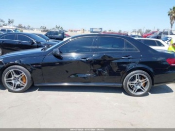 Mercedes Klasa E W212 2014 Mercedes-Benz Klasa E 63 AMG S 4Matic 2014 5.5l 5.5 Benzyna 577KM, zdjęcie 2