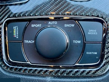 Jeep Grand Cherokee IV 2013 Jeep Grand Cherokee 6.4 V8 SRT8 Benzyna 468KM 4x4 2013r Niski przebieg, zdjęcie 20