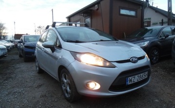 Ford Fiesta VII Hatchback 5d 1.4 Duratec 96KM 2012 Ford Fiesta 2012r, Salonowa, 1.4 Benzyna. Lekko uszkodzony lewy tyl. Jezdz, zdjęcie 1