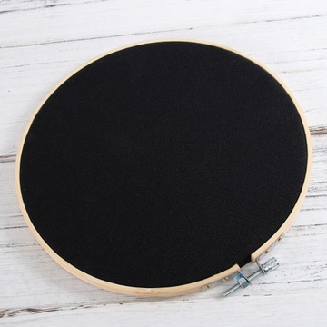 Круглый баннер с брошью