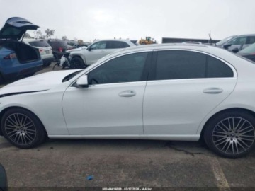 Mercedes Klasa C W206 2023 Mercedes-Benz Klasa C 300 Sedan 2023 2.0 Benzyna 255KM, zdjęcie 2