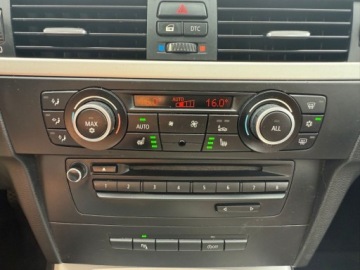 BMW Seria 3 E90-91-92-93 Limuzyna E90 318d 143KM 2010 BMW Seria 3 XENON NAWIGACJA PODGRZEWANE FOTELE KLIMATYZACJA PARKTRONIC SZY, zdjęcie 8