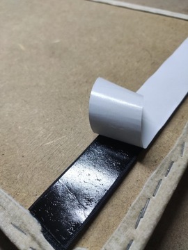 Липучка для обивки панелей