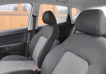 Kia Venga Mikrovan 1.4 DOHC CVVT 90KM 2011 Kia Venga 2011r, 1.4 Benzyna. Lekko uszkodzony lewy tyl. Jezdzi 1.4 90KM, zdjęcie 7