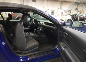 Ford Mustang VI Convertible 3.7 V6 304KM 2015 Ford Mustang 2015r., V6, 3.7L, od ubezpieczalni 3.7 Benzyna 304KM, zdjęcie 6