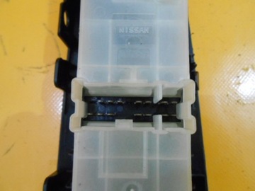 NISSAN MAXIMA A35 2009- PŘEPÍNAČ PANEL SKEL LEVÝ PŘEDNÍ