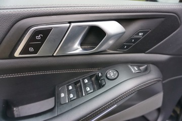 BMW X5 G05 SUV 3.0 30d 286KM 2022 BMW X5 Bezwypadek SalonPL xDrive M Shadow Line Kamera Tempomat FV, zdjęcie 16