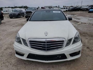 Mercedes Klasa E W212 2012 Mercedes-Benz Klasa E 63 AMG 2012 5.5l 5.5 Benzyna 518KM, zdjęcie 5