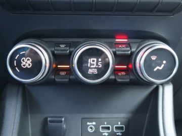 Renault Captur II Crossover 1.0 TCe 90KM 2022 Renault Captur 1.0 TCe, Salon Polska, Serwis ASO, zdjęcie 11