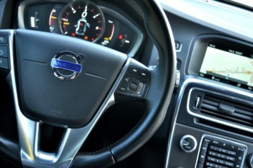 Volvo V60 I Kombi Facelifting 2.0 D3 136KM 2014 Volvo V60 2.0 D3 5-Cylindrów Lift Digital Led, zdjęcie 15