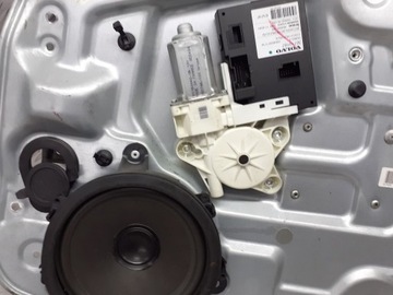 MECHANIZMUS OKNO PRAVÝ PŘEDNÍ VOLVO V50 2.0 D 30710167