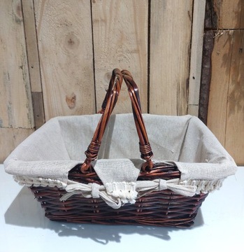 ПЛЕТЕНАЯ ПОДАРОЧНАЯ КОРЗИНА С ЦВЕТАМИ С САЛФЕТКОЙ