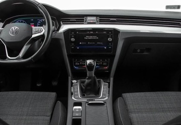 Volkswagen Passat B8 Variant Facelifting 1.5 TSI EVO 150KM 2022 Volkswagen Passat 1.5 TSI 150 KM Business Autoalarm Podgrzewane Fotele Cyf, zdjęcie 15
