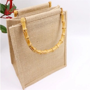 Бежевая сумка для покупок безымянного производителя