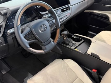 Lexus ES VII (XV70) Sedan Facelifting 300h 218KM 2025 LEXUS ES 300h Omotenashi Sedan 2.5 E-CVT 218KM 2025, zdjęcie 5