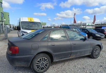 Audi A4 B5 Sedan 1.9 TDI 90KM 1996 Audi A4 Limousine Audi A4 Limousine 1.9 Diesel 90KM, zdjęcie 3