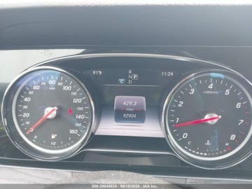 Mercedes Klasa E W213 2019 Mercedes-Benz Klasa E 2019 Mercedes-Benz E-Class E 300 RWD Sedan 2.0 241KM, zdjęcie 9