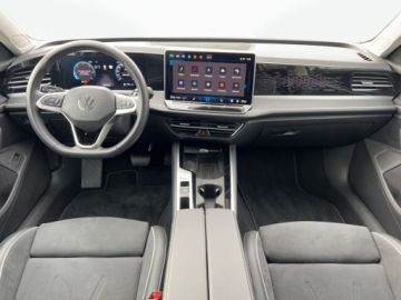 Volkswagen Passat B8 Variant Facelifting 2.0 TDI SCR 150KM 2025 Volkswagen Passat Variant 2.0TDI 150KM Elegance DSG SerwisASO Acc Matrix N, zdjęcie 18