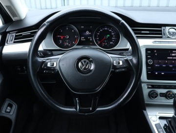 Volkswagen Passat B8 Limousine 2.0 TDI BlueMotion Technology 150KM 2017 VW Passat 2.0 TDI, Salon Polska, Serwis ASO, zdjęcie 19
