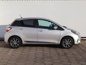 Toyota Yaris III Hatchback 5d Facelifting 2017 1.5 Dual VVT-iE 111KM 2020 Toyota Yaris 1.5 Dual VVT-i, Salon Polska, zdjęcie 5