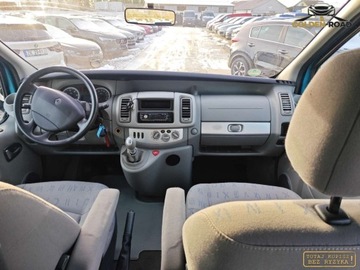 Renault Trafic II Kabina 2.0 dCi 115KM 2009 Renault Trafic 2,0 dci 115KM 6 osobowy lozko stolik klima wspomaganie zare, zdjęcie 12