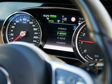 Mercedes Klasa E W213 Limuzyna Plug-in Facelifting 2.0 300e 320KM 2020 Mercedes E300e 320 koni Sedan Burmester Szyber Webasto Kamera Avantgarde, zdjęcie 39