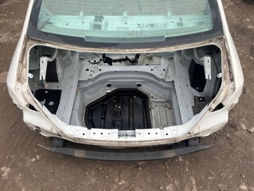 MERCEDES W204 SEDAN TYŁ WANNA PAS STAN IDEALNY