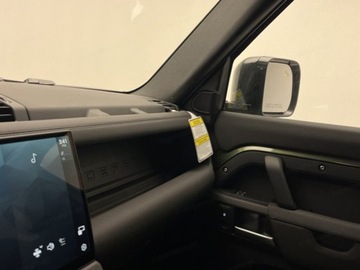 Land Rover Defender IV (L663) Hard Top 90 3.0D R6 250KM 2025 Defender 110 D250 X-Dynamic SE 3.0 (250KM) 2025, zdjęcie 7