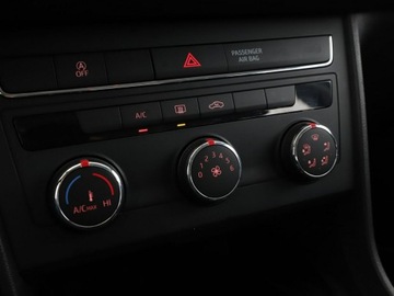 Seat Leon III Hatchback Facelifting 1.6 TDI 115KM 2017 Seat Leon full LED navi klimatyzacja czujniki, zdjęcie 27