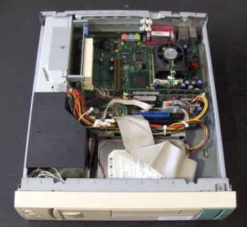 Fujitsu Pentium III 933 МГц 512 МБ 250 ГБ COM RS232 LPT Windows 2000 РЕТРО