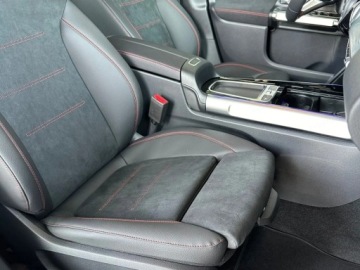 Mercedes GLB SUV 2.0 200d 150KM 2025 MERCEDES-BENZ GLB 200 d 4-Matic AMG Line 2.0 (150KM) 2025, zdjęcie 5