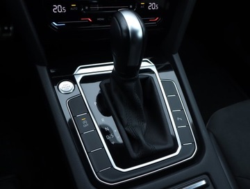Volkswagen Arteon Fastback Facelifting 2.0 TSI 190KM 2021 VW Arteon 2.0 TSI, Salon Polska, Serwis ASO, zdjęcie 9