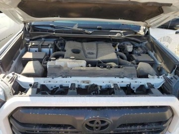 Toyota Tundra II 2023 Toyota Tundra 2023, 3.4L, 4x4, CREWMAX SR, po gradobiciu 3.4 Benzyna 389KM, zdjęcie 10