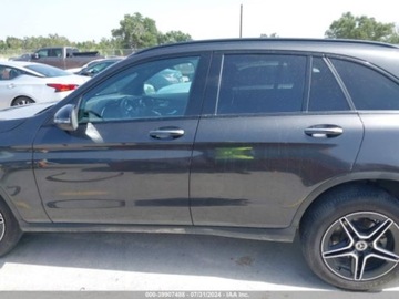 Mercedes GLC C254/X254 2022 Mercedes-Benz GLC 2022r, 4Matic, 2.0L 2.0 Benzyna 255KM, zdjęcie 4