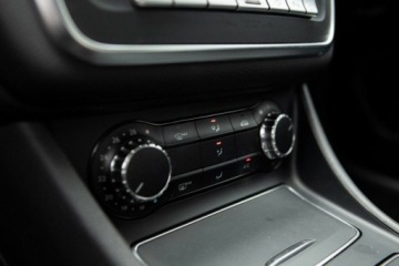 Mercedes CLA C117 Coupe Facelifting 1.6 180 122KM 2017 Mercedes-Benz CLA CLA 180 7-G DCT Progressive Salon Polska Autotrade Mer, zdjęcie 29