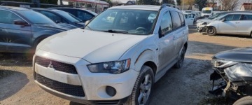 Mitsubishi Outlander II 2011 Mitsubishi Outlander 2011r, 2.4 LPG. AUTOMAT. Przetarty lewy bok. Jezdzi., zdjęcie 1