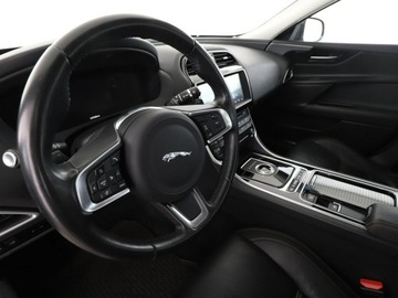Jaguar XE Sedan 2.0 i4 163KM 2017 Jaguar XE 20d Automat Prestige Navi Tempomat, zdjęcie 13