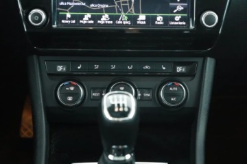 Skoda Superb III Kombi 1.6 TDI 120KM 2016 Skoda Superb 1.6 TDI, Navi, Xenon, Bi-Xenon, zdjęcie 12