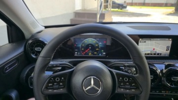 Mercedes Klasa A W177/V177 Hatchback 1.5 180d 116KM 2019 Mercedes-Benz Klasa A 1,5 diesel 116 KM NAVI automat OPLACONY 94 tys km, zdjęcie 18