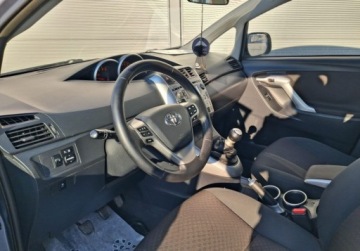 Toyota Verso Minivan 2.0 D-4D 126KM 2013 Toyota Verso bezwypadkowepanoramajedzie i wyglada jak noweorg lakier7osob, zdjęcie 4