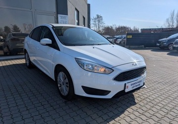 Ford Focus III Sedan Facelifting 1.6 Ti-VCT 125KM 2016 Ford Focus 1.6 Benzyna 125KM SedanManualPakiet WinterSalon PL 1.6 125KM, zdjęcie 3