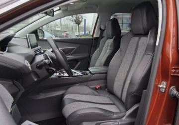 Peugeot 3008 II Crossover 1.2 PureTech 130KM 2019 Peugeot 3008 Peugeot 3008 1,2 PureTech GPF Allure SS EAT8 po wymianie ro, zdjęcie 12