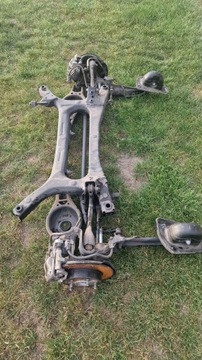 BELKA WÓZEK SANKI TYŁ TOYOTA COROLLA E21 HB 2.0