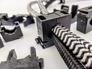 держатель кабеля в черной оплетке 3х2,5мм2 LOFT