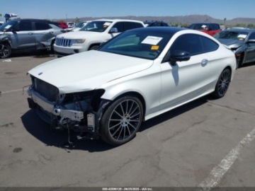 Mercedes Klasa C W205 2017 Mercedes-Benz Klasa C 2017 MERCEDES-BENZ C 300 2.0 Benzyna 241KM, zdjęcie 3