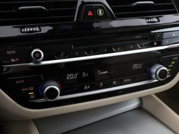 BMW Seria 5 G30-G31 Touring 520d 190KM 2018 BMW 520 4x4 automat pamorama full LED jasne skóry, zdjęcie 27