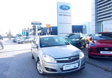 Opel Astra H Sedan 1.6 ECOTEC 115KM 2009 Opel Astra I wlasciciel 1.6 Benzyna 115KM
