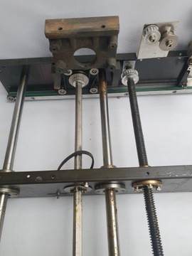 Осевой стол с ЧПУ с трапециевидным винтом 33 см, рабочий № B312