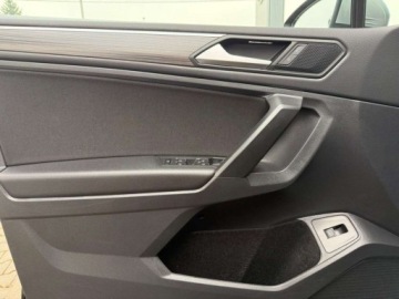 Volkswagen Tiguan II SUV Facelifting 2.0 TDI 150KM 2022 Volkswagen Tiguan 2.0 TDI 150KM 4x4 DSG MATRIX Kamera360 Hak Niski Przebie, zdjęcie 11