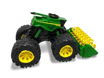 Kombajn John Deere Monster z światłami